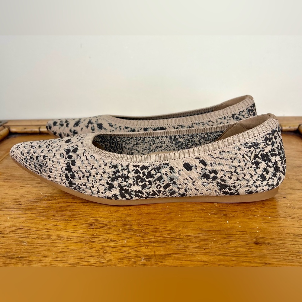 NEW Vivaia Pointed-Toe Ballet Flats Aria 5° Snake Print Size 39